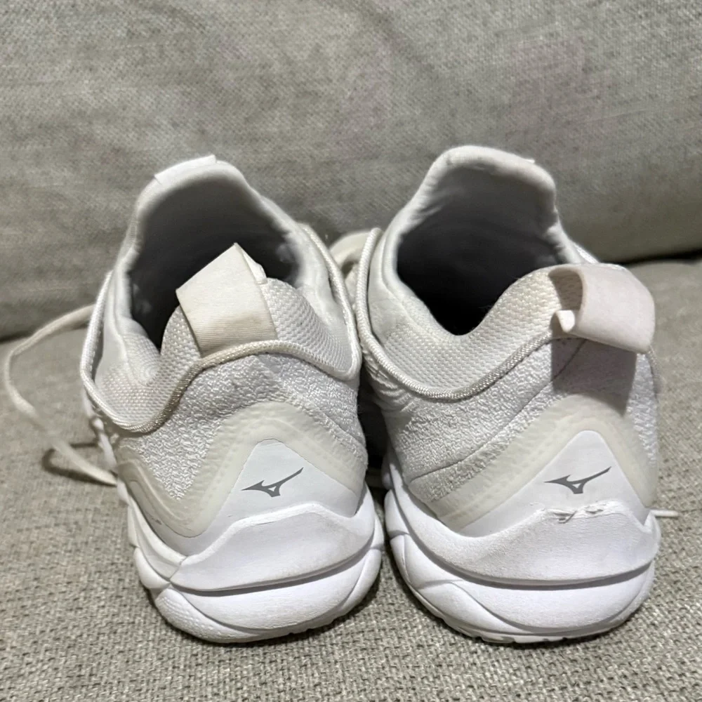 Mizuno White Athletic Shoes - Picture 4 of 5